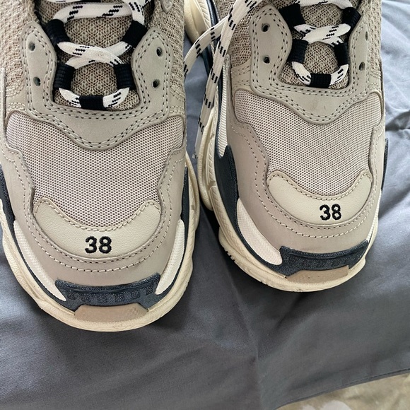 100% Authentic Balenciaga Triple S Sneaker - Picture 3 of 8